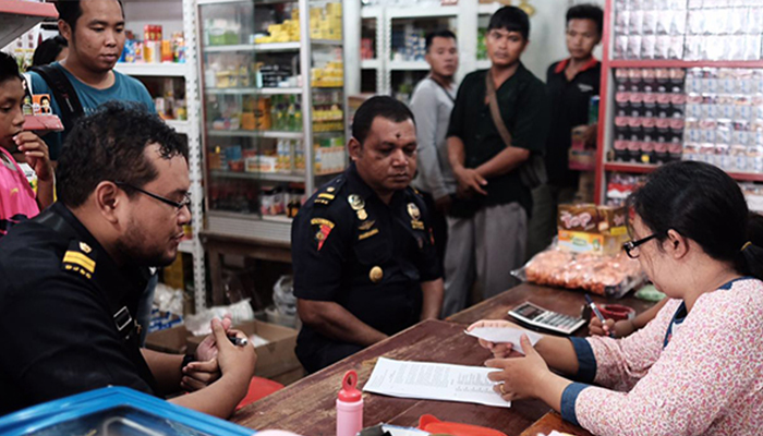 Ditemukan rokok ilegal di salah satu toko eceran skala menengah di Sanggau, Kalimantan Barat.